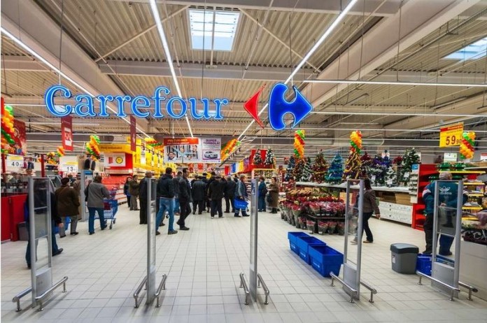 Γαλλία: Ο πρόεδρος του Carrefour ζητά να μην μπει πλαφόν στις εκπτώσεις που κάνουν τα καταστήματα