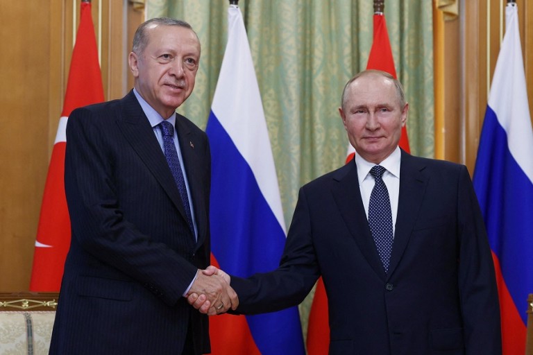 Ερντογάν και Πούτιν θα συναντηθούν στη Ρωσία για να συζητήσουν για τη συμφωνία για την εξαγωγή σιτηρών