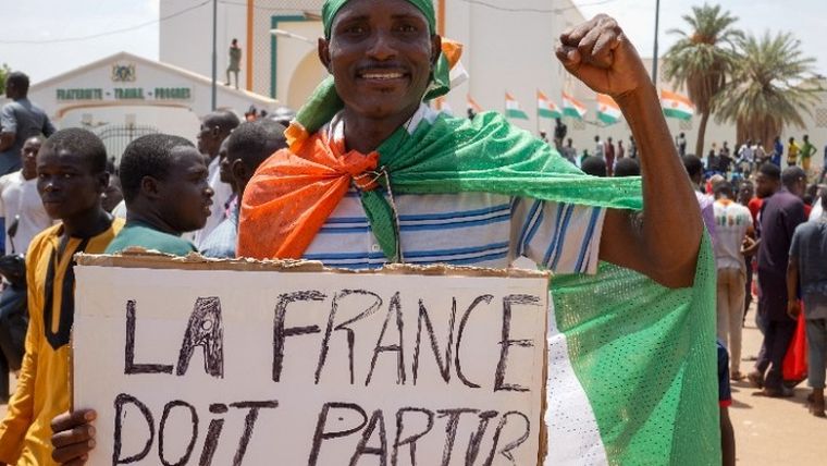 Η Γαλλία τερματίζει τη στρατιωτική συνεργασία της με το Νίγηρα