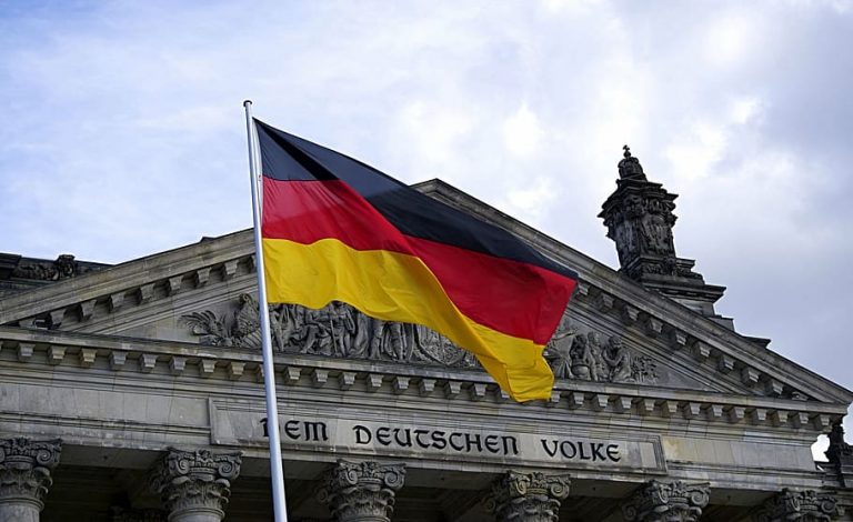 Γερμανία: «Δώρο» 45 δις στον προϋπολογισμό