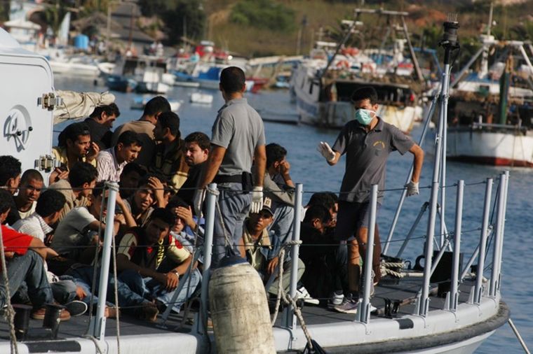 Αφίξεις ρεκόρ μεταναστών και προσφύγων στη Λαμπεντούζα