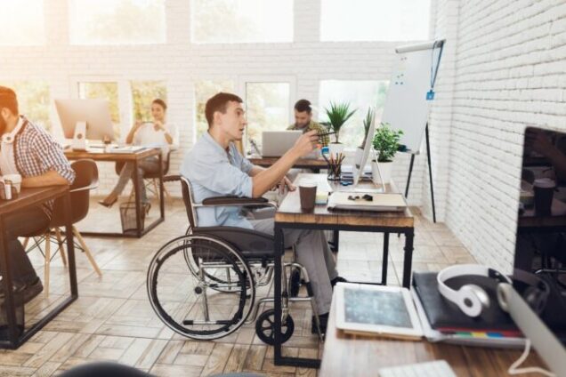 Στοιχεία σοκ για την απασχόληση των ατόμων με αναπηρία: εκτός εργατικού δυναμικού η συντριπτική πλειονότητα!