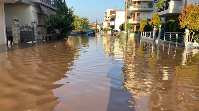 Λάρισα: Εκκενώνεται και η συνοικία του Αγίου Θωμά, λόγω πλημμύρας