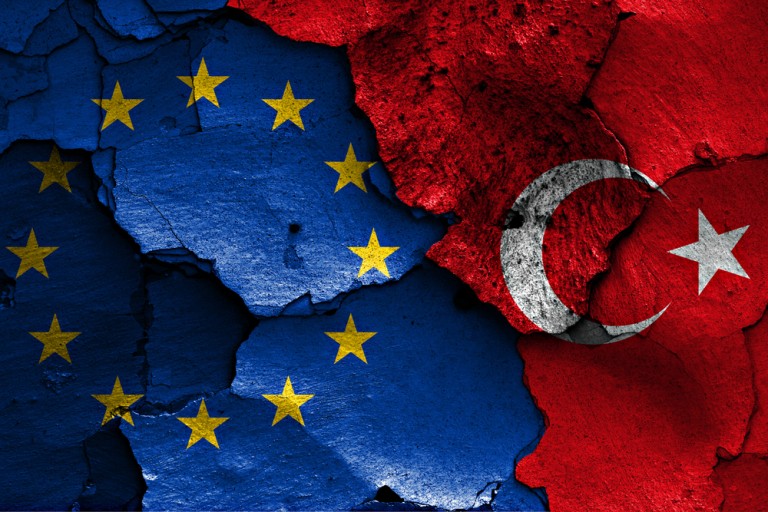 Έκθεση ΕΚ για την Τουρκία: Η ενταξιακή διαδικασία της στην ΕΕ δεν μπορεί να συνεχιστεί υπό τις παρούσες συνθήκες