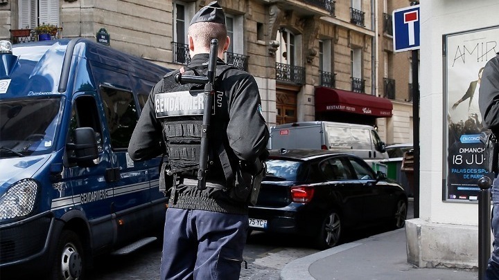 Γαλλία: Η αστυνομία τραυμάτισε σοβαρά γυναίκα με χιτζάμπ που απειλούσε και φώναζε 