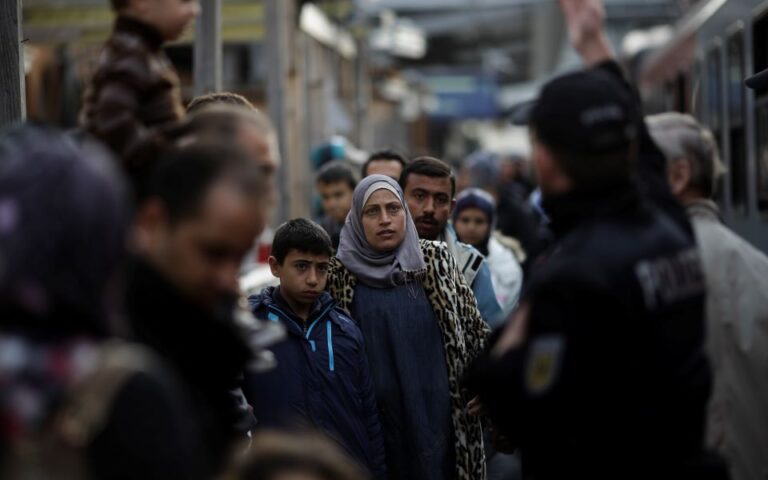 «Μαζικές απελάσεις» μεταναστών επιχειρεί η Γερμανία