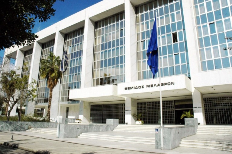 Στην Εισαγγελία του Αρείου Πάγου βουλευτές του ΣΥΡΙΖΑ για κατάθεση αναφοράς κατά Λ. Αυγενάκη και Κ. Αγοραστού