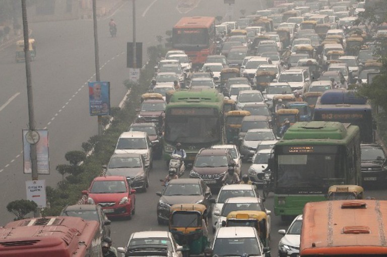 Το Νέο Δελχί θα περιορίσει τη χρήση αυτοκινήτων για να μειώσει την ατμοσφαιρική ρύπανση