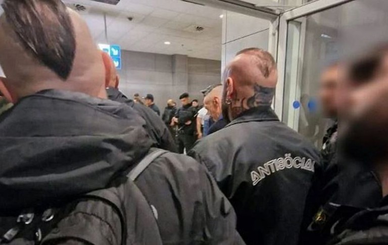 Συνελήφθησαν 21 ακροδεξιοί Ιταλοί στο αεροδρόμιο «Ελευθέριος Βενιζέλος»