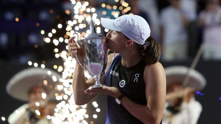 Η Σβιάτεκ κατέκτησε το WTA Finals και επέστρεψε στην κορυφή του κόσμου