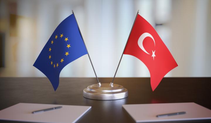 ΕΕ-Τουρκία: Μικρά βήματα, μεγάλα εμπόδια