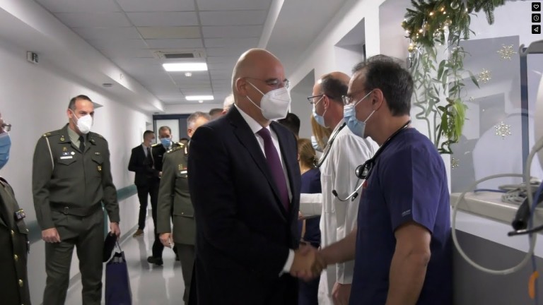 Επίσκεψη Υπουργού Εθνικής Άμυνας Νίκου Δένδια στο Στρατιωτικό Νοσοκομείo 401
