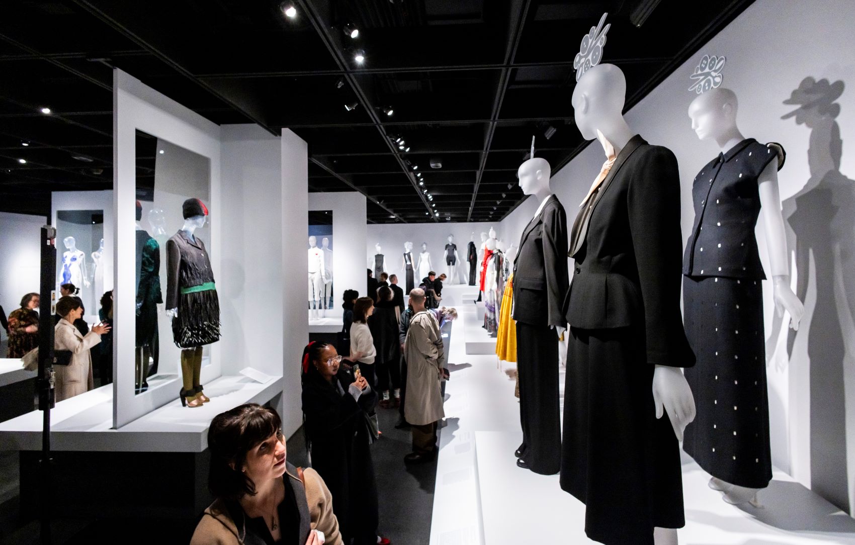 Πρώτη φορά το Μet εκπονεί έρευνα για τις σχεδιάστριες μόδας και τις παρουσιάζει