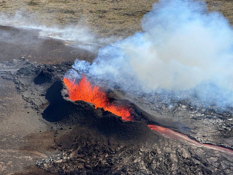 Ισλανδία: Έκρηξη ηφαιστείου προκαλεί συναγερμό στις αρχές