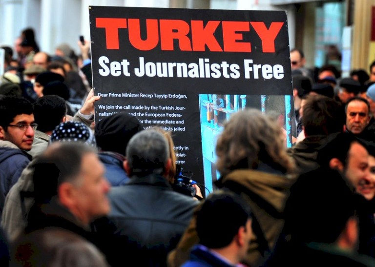 Δύσκολες μέρες για τη δημοσιογραφία στην Τουρκία