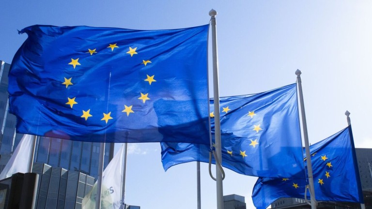 ΕΕ: Η Ένωση θέλει να συγκεντρώσει 15 δισεκ. ευρώ για την Ουκρανία από τα δεσμευμένα περιουσιακά στοιχεία της Ρωσίας, γράφει η FT