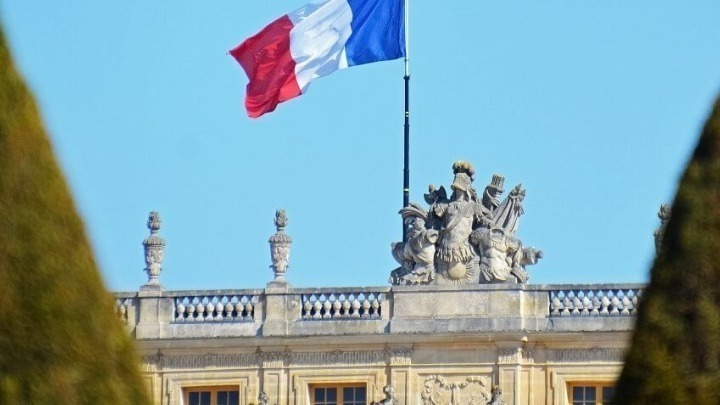 Γαλλία: Ο πόλεμος ανάμεσα στο δημόσιο και το ιδιωτικό σχολείο αναζωπυρώνεται