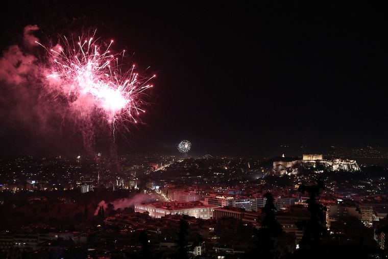 Φαντασμαγορική η υποδοχή του νέου χρόνου στην Αθήνα