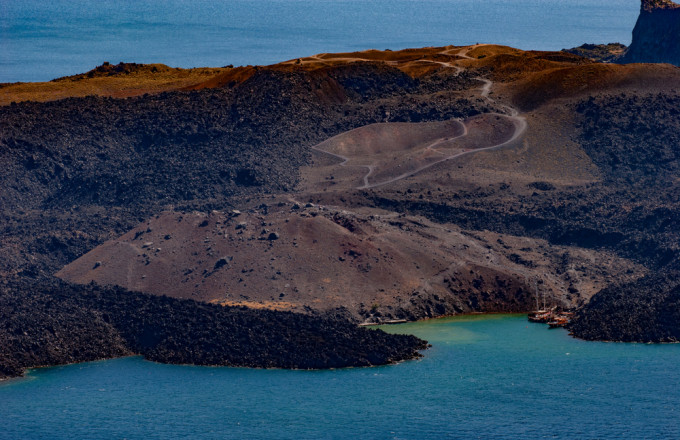 Άγνωστη υποθαλάσσια ηφαιστειακή έκρηξη έφεραν στο φως έρευνες στη Σαντορίνη