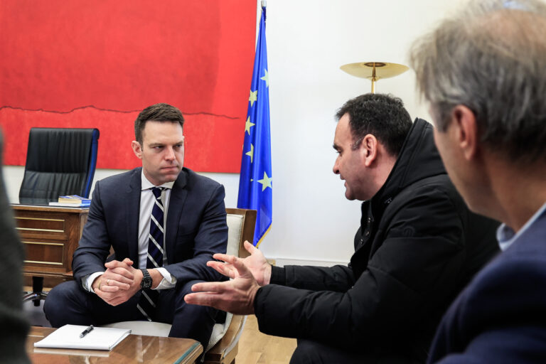 Στέφανος Κασσελάκης: «Πρωθυπουργός της κωλοτούμπας ο Κυριάκος Μητσοτάκης»