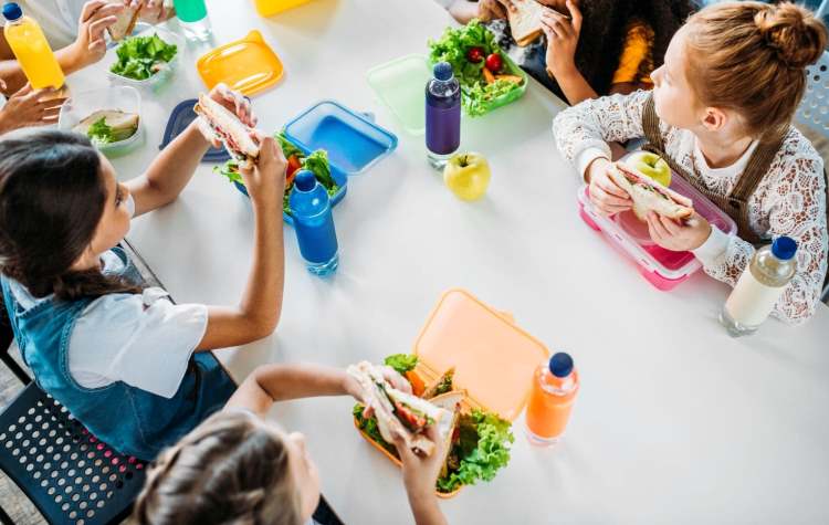 Επεκτείνεται το πρόγραμμα σχολικών γευμάτων σε επιπλέον 20 δήμους - dimoprasion.gr