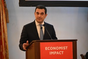 Ο Υπουργός Ανάπτυξης στο συνέδριο του Economist 