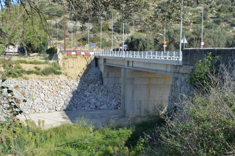 Δόθηκε στην κυκλοφορία η γέφυρα στα Φύλλα της Εύβοιας -DIMOPRASIONGR