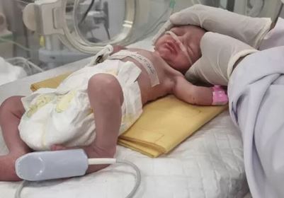 Κοριτσάκι γεννήθηκε με καισαρική μετά τον θάνατο της μητέρας της σε ισραηλινό πλήγμα στη Ράφα - DIMOPRASIONGR