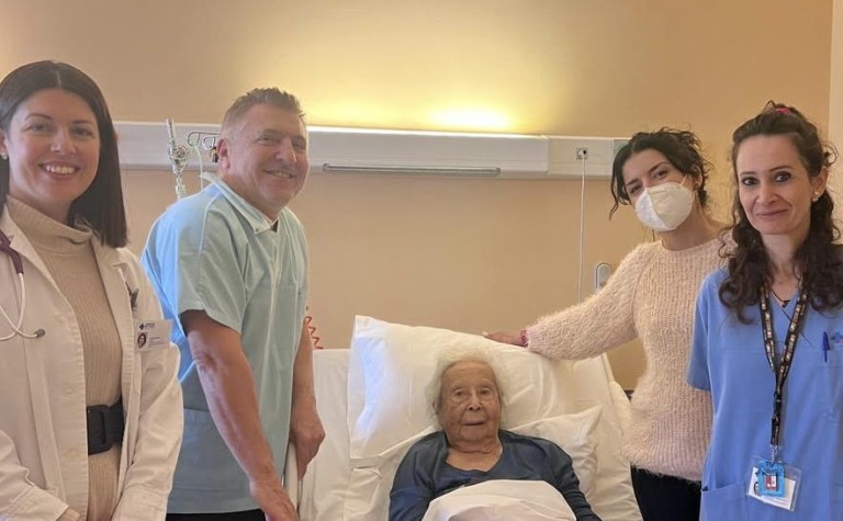 Στο «Ερρίκος Ντυνάν» υποβλήθηκε σε καρδιολογική επέμβαση 100χρονη ασθενής - DIMOPPRASIONGR