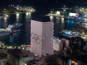 Ο Πύργος Πειραιά λάμπει κάθε βράδυ και υποδέχεται την Ολυμπιακή Φλόγα και το ιστιοφόρο «Le Belem»