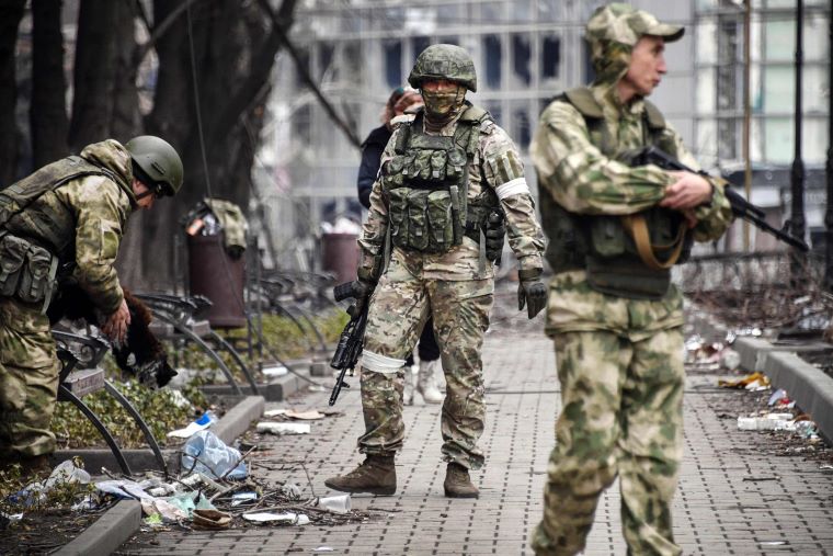 Ουκρανοί επίλεκτοι αλεξιπτωτιστές παραδόθηκαν στους Ρώσους - dimoprasion.gr