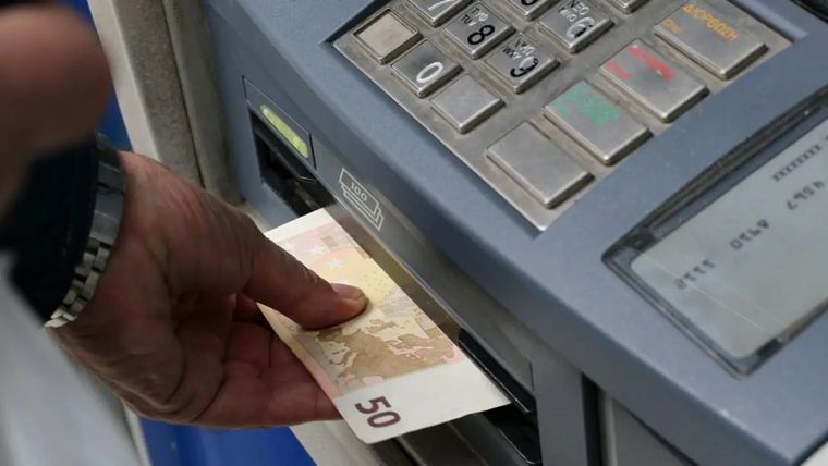 Οι μειώσεις στις τραπεζικές προμήθειες