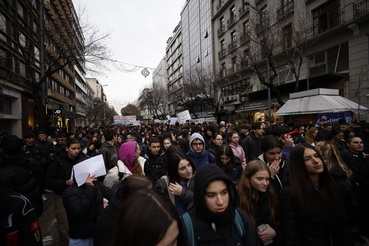 Πανεκπαιδευτικά συλλαλητήρια σε όλη την Ελλάδα για τα Τέμπη