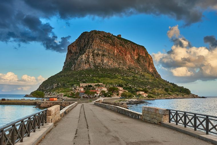 Το κάστρο της Μονεμβασιάς ανάμεσα στα 14 υπό απειλή μνημεία