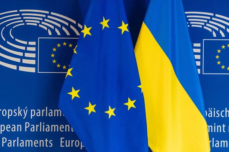 Αδιαπραγμάτευτη η στήριξη  του ΕΚ προς την Ουκρανία