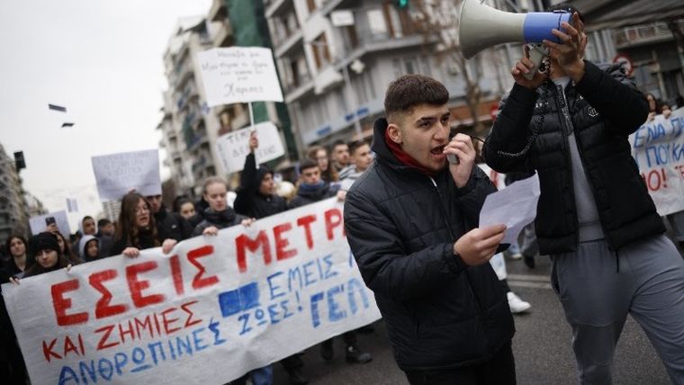 Μαθητική πορεία στη Θεσσαλονίκη για τα Τέμπη