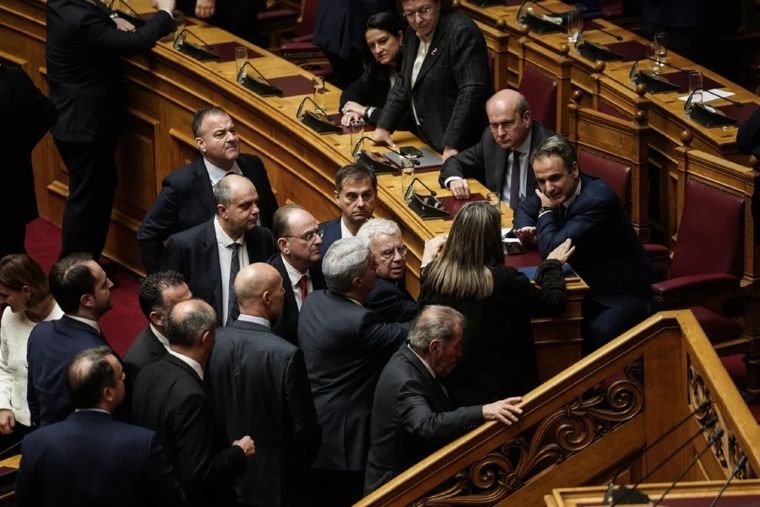 Απορρίφθηκε η πρόταση δυσπιστίας με 157 ψήφους