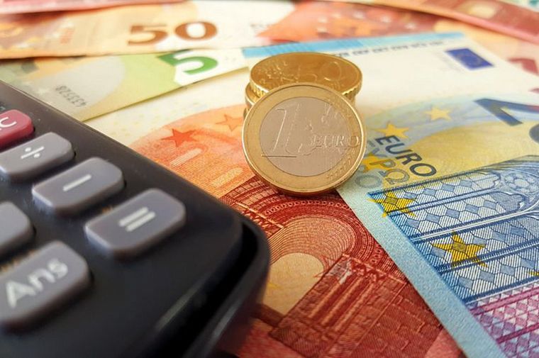 Κλείνει η ψαλίδα των επιτοκίων χορηγήσεων-καταθέσεων