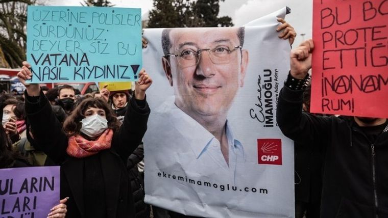 Ποιος θα αντικαταστήσει προσωρινά τον Ιμάμογλου;