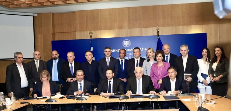 Υπεγράφησαν οι συμβάσεις για τα σιδηροδρομικά έργα αποκατάστασης των ζημιών από τις θεομηνίες «Daniel» και «Elias»