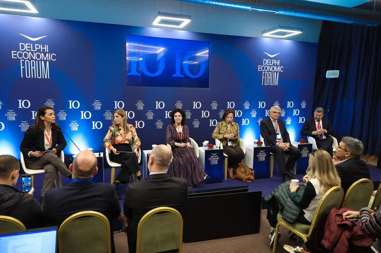 Η Ελλάδα οδηγείται στη χρεοκοπία λόγω του συνταξιοδοτικού της συστήματος