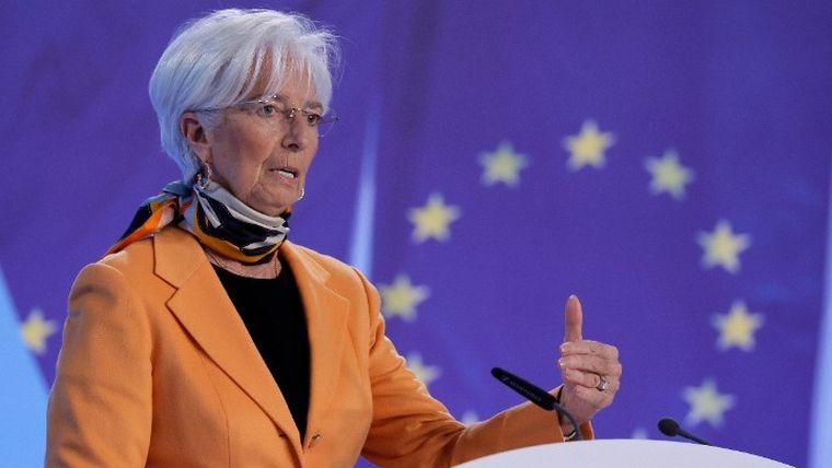 Απαγορεύει η ΕΕ τις αμερικανικές πιστωτικές κάρτες;