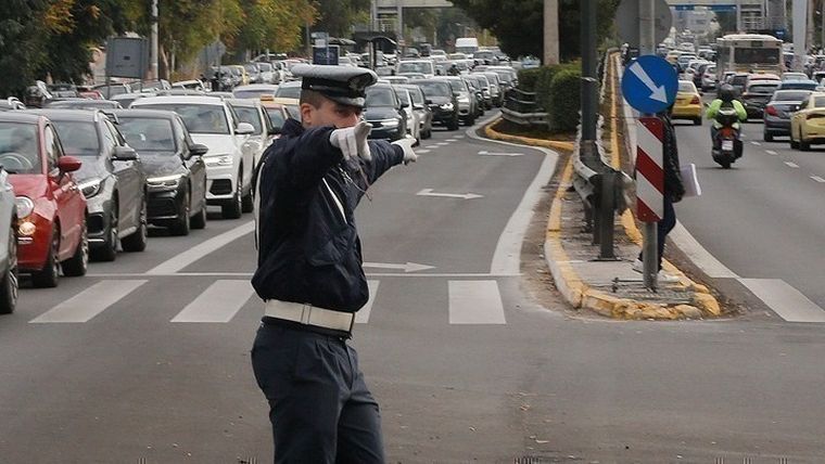 Στους δρόμους η τροχαία για το τριήμερο του Αγίου Πνεύματος