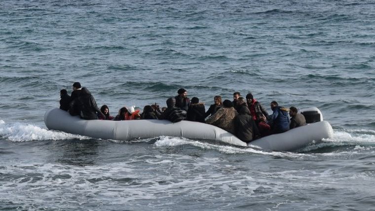 SOS νοτίως της Κρήτης: Πλησιάζουν έως 10 καραβιές με μετανάστες